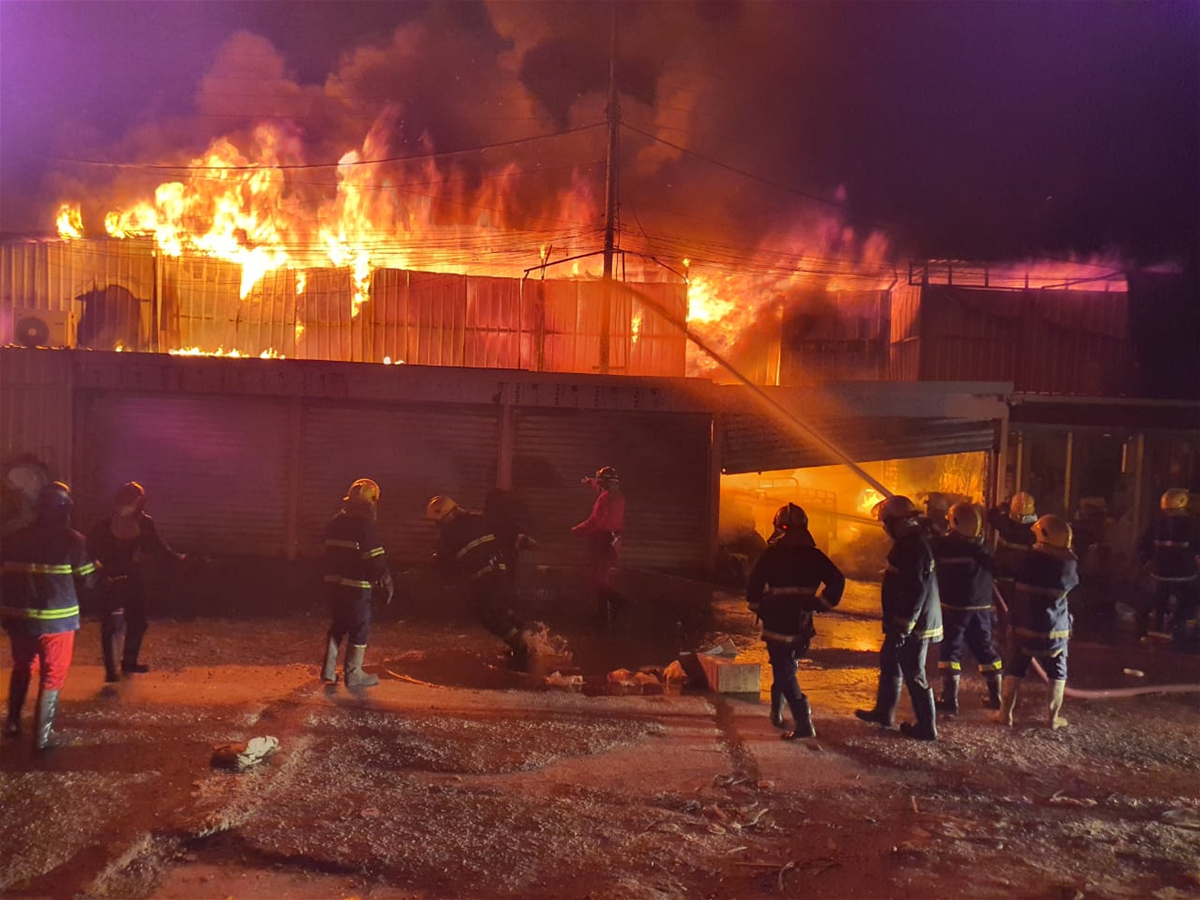 حرائق كبيرة في مناطق الكرادة والغزالية والوزيرية في بغداد